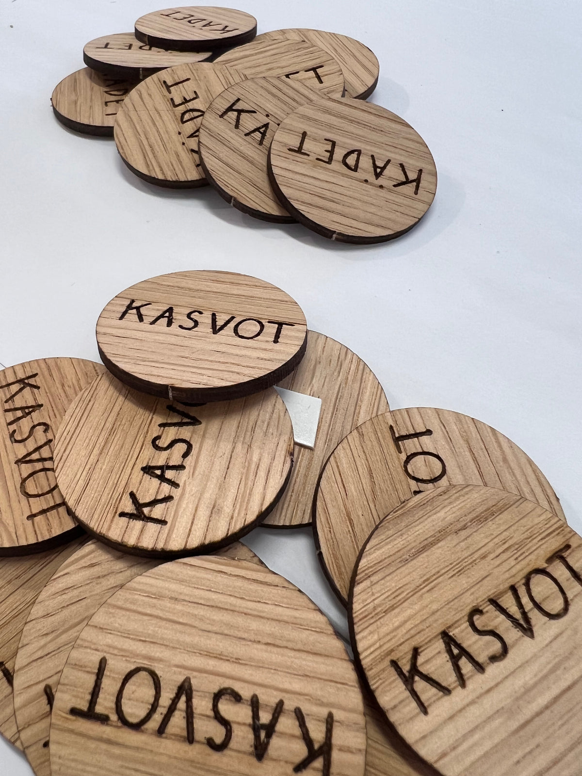 Pyyhekyltit tarrakiinnitys KASVOT